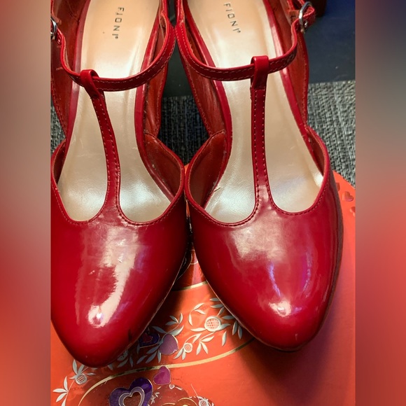 Fioni candy-apple red heels 👠 Size 6 - Picture 3 of 4